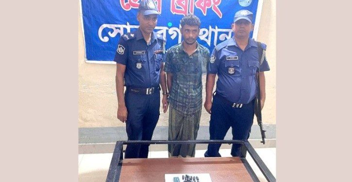 সোনারগায়ে যাত্রীবাহী বাস থেকে এক হাজার পিছ ইয়াবাসহ আটক ১