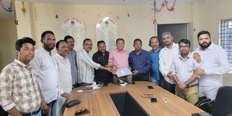 বন্দর প্রেসক্লাবের নতুন কমিটির দায়িত্ব গ্রহণ