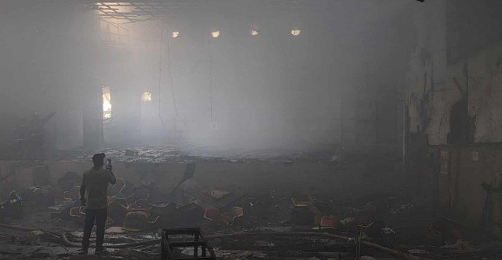 চাষাঢ়া জিয়া হলে হঠ্যাৎ আগুন