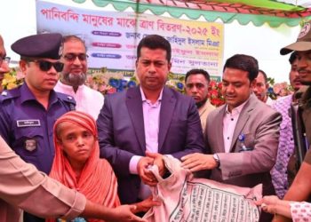 রুপগঞ্জে জলাবদ্ধতা পরিস্থিতি পরিদর্শন করেন ডিসি