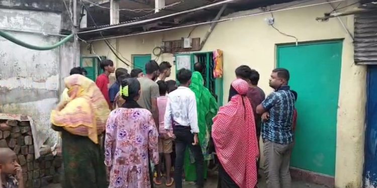 নারায়ণগঞ্জে ফ্রিজে শর্টসার্কিট থেকে আগুন, দগ্ধ ৯