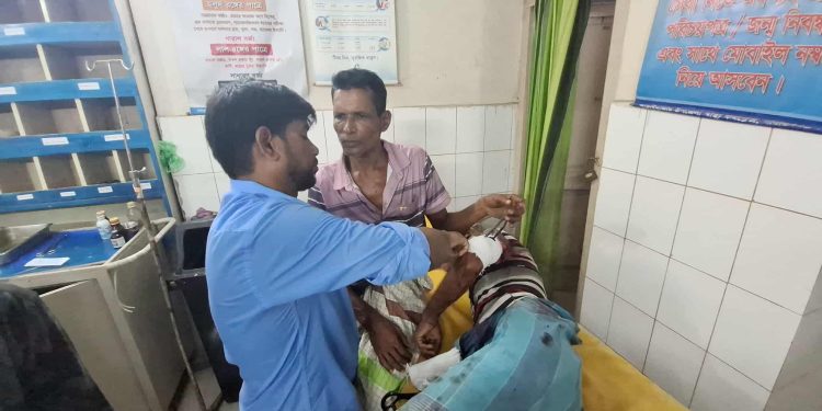 আড়াইহাজারে মাইকে ঘোষণা দিয়ে তিন গ্রামের সংঘর্ষ, আহত ১৫