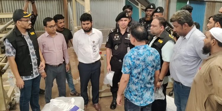 ফতুল্লায় চার প্লাষ্টিক কারখানায় অভিযান, ৪ লাখ টাকা জরিমানা