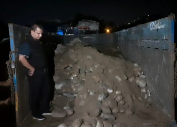 ভোলাগঞ্জের লুটকৃত ৪০ হাজার ঘনফুট সাদা পাথর ডেমরা থেকে উদ্ধার করেছে র‍্যাব