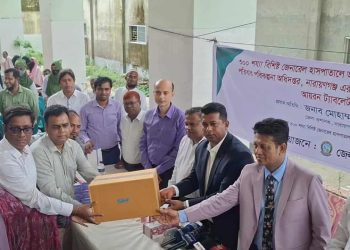 নারাায়ণগঞ্জে ডেঙ্গু পরীক্ষার কিট ও আয়রন ট্যাবলেট বিতরণ