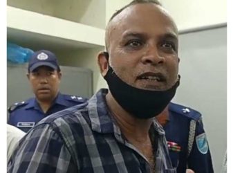 আঞ্চলিক পাসপোর্ট অফিসে দালালি করতে এসে গ্রেপ্তার ১