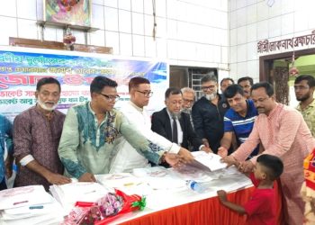 শারদীয় দুর্গোৎসব উপলক্ষে ১৮ নং ওয়ার্ডে বিএনপির পক্ষ থেকে পূজার উপহার