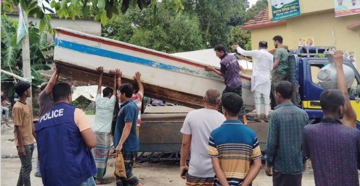 আড়াইহাজারে মেঘনা নদীতে স্পিডবোর্ড ফেলে পালালো চাঁদাবাজরা