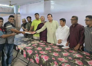 ফতুল্লার ১০টি পূজা মণ্ডপে রিয়াদ মোহাম্মদ চৌধুরীর আর্থিক উপহার