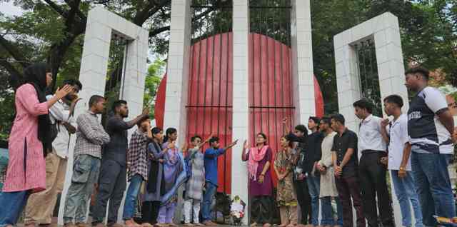 শিক্ষা দিবসে ছাত্র ফেডারেশন নারায়ণগঞ্জ জেলার শ্রদ্ধাঞ্জলি নিবেদন