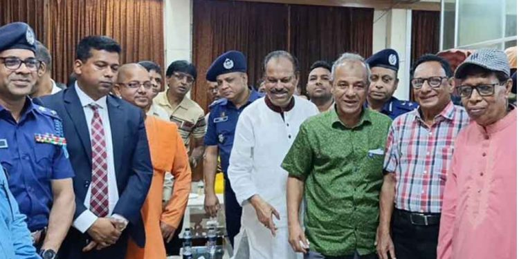 শারদীয় দুর্গাপূজায় নিরাপত্তা ঝুঁকি নেই — স্বরাষ্ট্র উপদেষ্টা