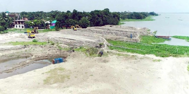 আড়াইহাজারে ৭০ বছর বেদখল হওয়া জমি উদ্ধার করলেন ডিসি, গড়ে উঠছে ইকোপার্ক