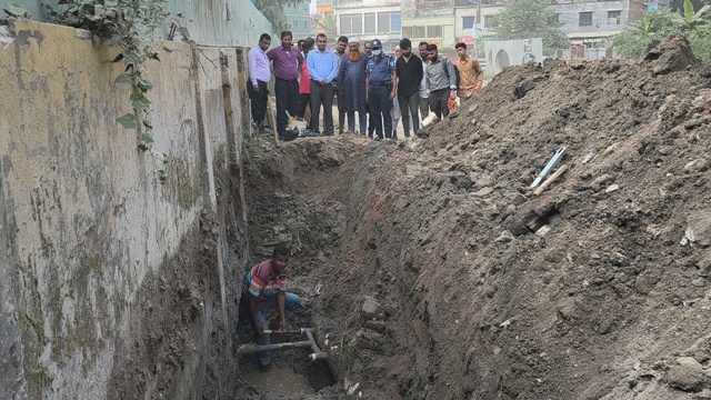 ফতুল্লায় ভ্রাম্যমান আদালতে ক্রোনি এপারেলস’র অবৈধ গ্যাস সংযোগ বিচ্ছিন্ন