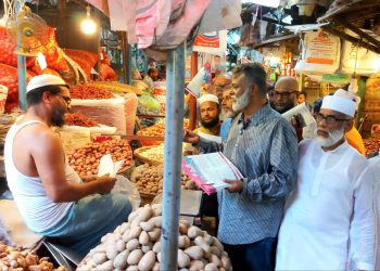 নারায়ণগঞ্জে ৩১ দফার লিফলেট বিতরণ খোরশেদের