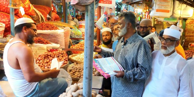 নারায়ণগঞ্জে ৩১ দফার লিফলেট বিতরণ খোরশেদের