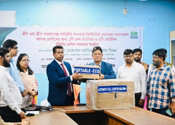 হাসপাতালে রোগীদের সুবিধার্থে সেল কাউন্টার ও পোর্টেবল ইসিজি মেশিন হস্তান্তর