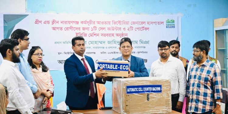 হাসপাতালে রোগীদের সুবিধার্থে সেল কাউন্টার ও পোর্টেবল ইসিজি মেশিন হস্তান্তর