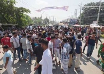 রুপগঞ্জে মাদ্রাসার শিক্ষার্থীকে বলাৎকারের অভিযোগে শিক্ষক আটক, অবরোধ