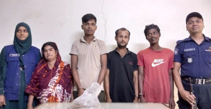 উকিলপাড়ায় ইয়াবা ও গাঁজা সহ আটক ৪