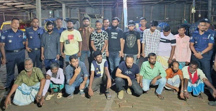 চাঁদমারিতে যৌথ অভিযানে ১৬ জন মাদকসেবীকে গ্রেফতার