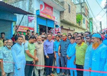 লালপুরে ড্রেন নির্মাণকাজ ও নতুন সংস্কার হওয়া সড়কের উদ্বোধন করেন রিয়াদ চৌধুরী