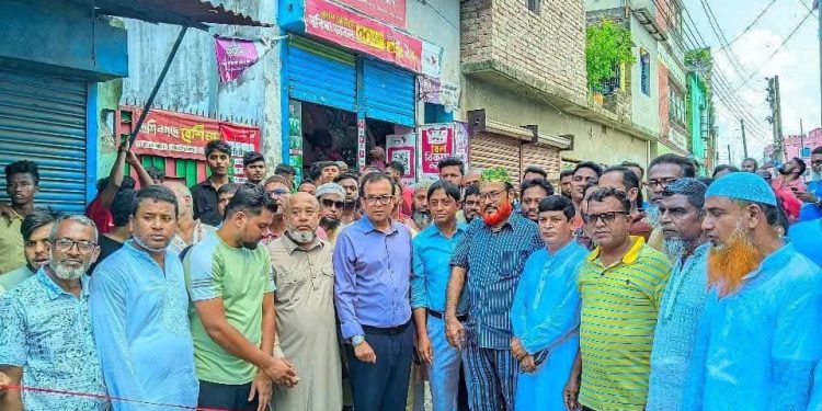 লালপুরে ড্রেন নির্মাণকাজ ও নতুন সংস্কার হওয়া সড়কের উদ্বোধন করেন রিয়াদ চৌধুরী