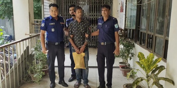 বন্দরে গৃহকর্মীকে ধর্ষণের অভিযোগে পুলিশ সদস্য গ্রেপ্তার