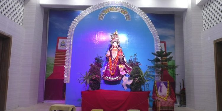 নারায়ণগঞ্জে বিভিন্ন মন্দির ও ঘরে ঘরে উদযাপিত হচ্ছে লক্ষ্মী পূজা