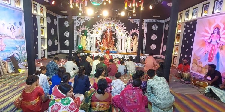 নারায়ণগঞ্জে উৎসবমুখর পরিবেশে কালী পূজা উদযাপন