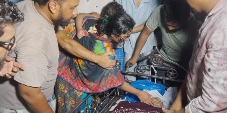 নারায়ণগঞ্জে মেট্রোরেলের বিয়ারিং প্যাড পড়ে নিহত আবুল কালামের জানাযা অনুষ্ঠিত