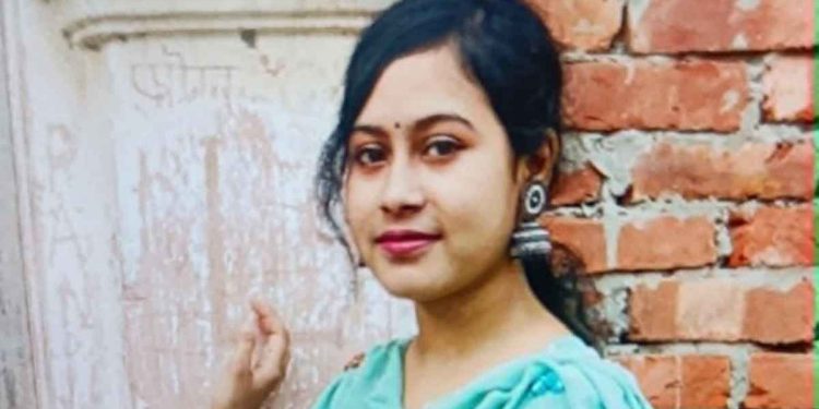 সিদ্ধিরগঞ্জে ট্যাংক লরির চাপায় এক তরুণী নিহত