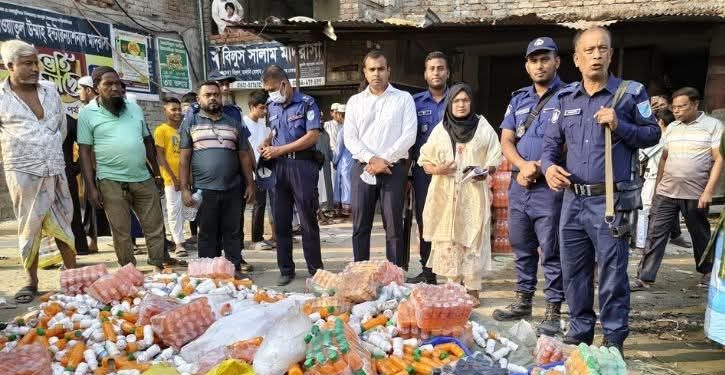 সিদ্ধিরগঞ্জে ফুড বেভারেজ কারখানায় অভিযান