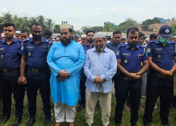 স্ত্রীর জানাজায় প্যারোলে মুক্ত হয়ে অংশ নিলেন সাবেক কাউন্সিলর মতি