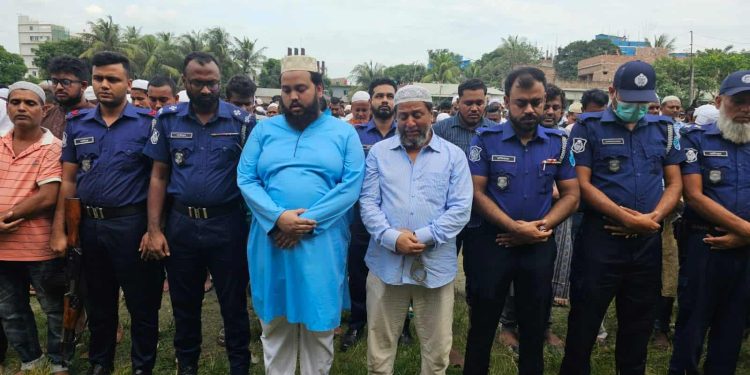 স্ত্রীর জানাজায় প্যারোলে মুক্ত হয়ে অংশ নিলেন সাবেক কাউন্সিলর মতি