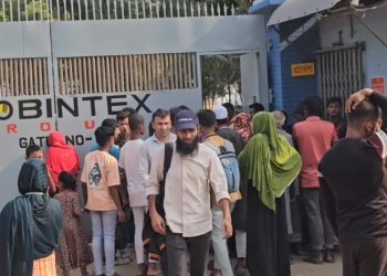 রূপগঞ্জে কারখানার ফাটল আতংক, অর্ধশতাধিক শ্রমিক আহত