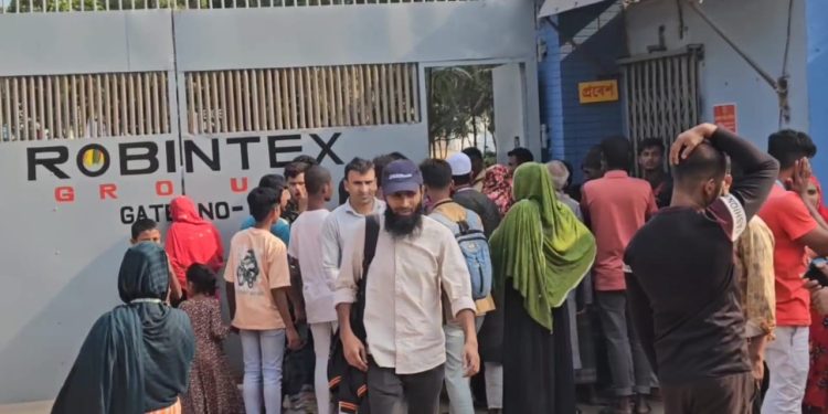 রূপগঞ্জে কারখানার ফাটল আতংক, অর্ধশতাধিক শ্রমিক আহত