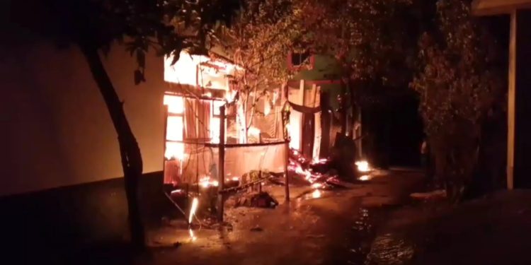 সোনারগাঁয়ে বিএনপির দু’পক্ষের সং/ঘর্ষ, ভাঙ/চুর ও অগ্নি/সংযোগে আহত ১২ 