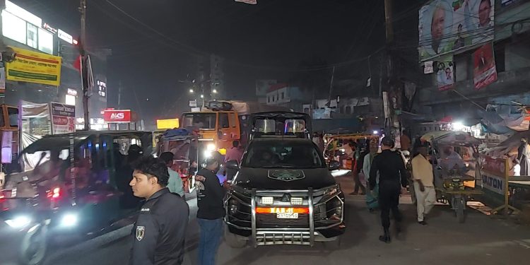 লকডাউন ঘিরে নারায়ণগঞ্জে আইন-শৃঙ্খলা বাহিনীর  ব্যাপক নিরাপত্তা তল্লাশি 