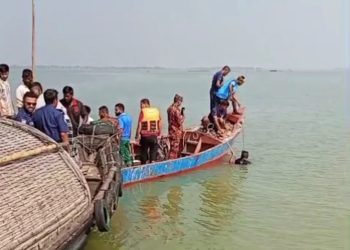 সোনারগাঁয়ে মেঘনা নদীতে সিমেন্ট বোঝাই ট্রলার ডুবি, নিখোঁজ দুই জনের মরদেহ উদ্ধার