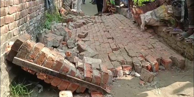 রূপগঞ্জে ভয়াবহ ভূমিকম্পের সময় দেয়াল চাপায় এক শিশু নিহত : আহত ২