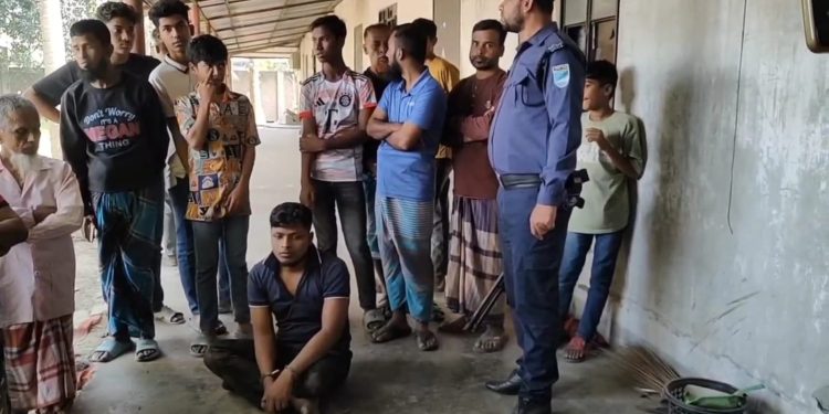 সোনারগাঁয়ে রিয়া মনি নামে গৃহবধূকে কুপিয়ে হত্যা, আটক স্বামী