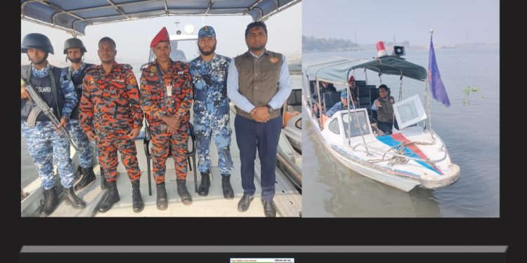 বক্তাবলী ফেরিতে দূর্ঘটনা-ট্রাক ও ব্যাটারিচালিত অটোরিকশা উদ্ধার