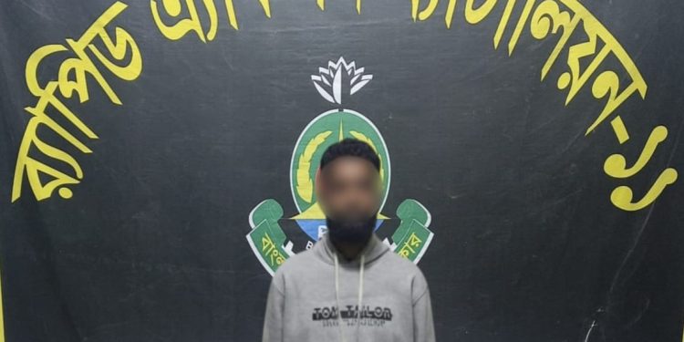 বন্দরে বাসযাত্রী কিশোরীকে গণর্ধষণের অভিযোগে যুবক গ্রেপ্তার