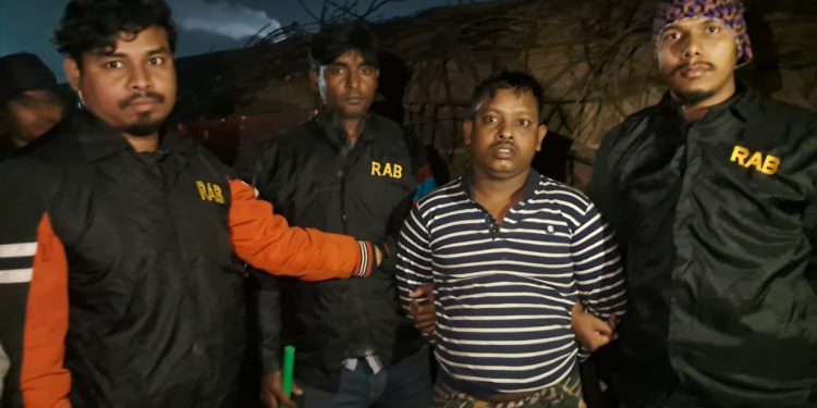 ওসমান হাদিকে গু/লির ঘটনায় অভিযুক্ত ফয়সালের সহযোগী কবির নারায়ণগঞ্জে গ্রেপ্তার