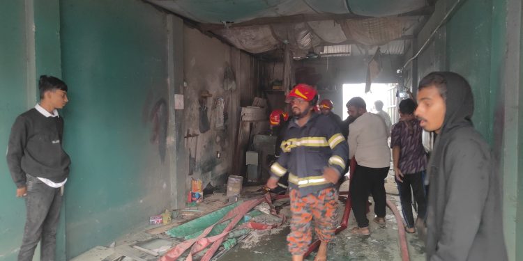 সোনারগাঁয়ে অগ্নিকান্ডে ১৫টি দোকান পুড়ে ছাই