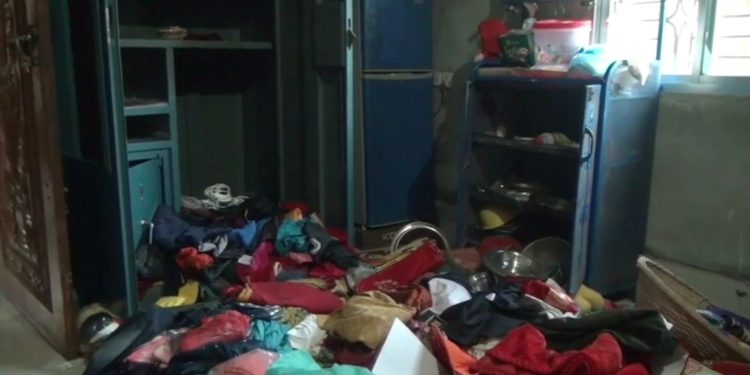 আড়াইহাজারে দুই বাড়িতে ডাকাতি, ককটেল বিস্ফোরণ