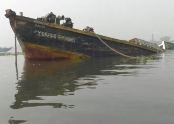 ফতুল্লায় বুড়িগঙ্গা নদীতে লঞ্চের ধাক্কায় বাল্কহেড ডুবি, নিখোঁজ ২ শ্রমিক