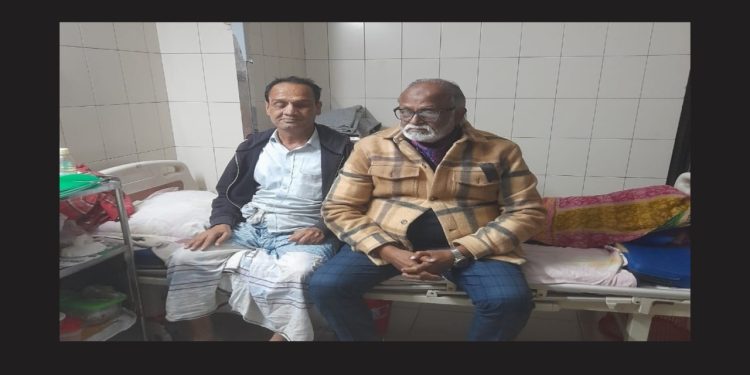 দৃষ্টি প্রতিবন্ধিদের নেতা বুলুর চিকিৎসার খোজ খবর নেন ড. তৈমুর