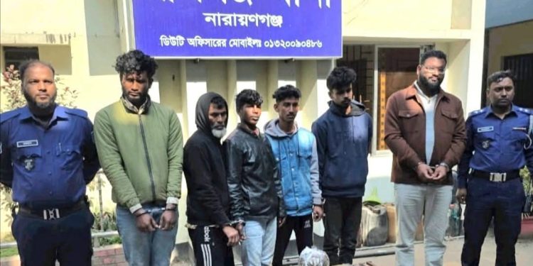 রুপগঞ্জে যৌথবাহিনীর অভিযানে অস্ত্র ও মাদক সহ গ্রেপ্তার ৬