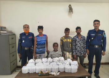 বন্দরে সেনাবাহিনীর সহায়তায় গাঁজা সহ গ্রেপ্তার ৪